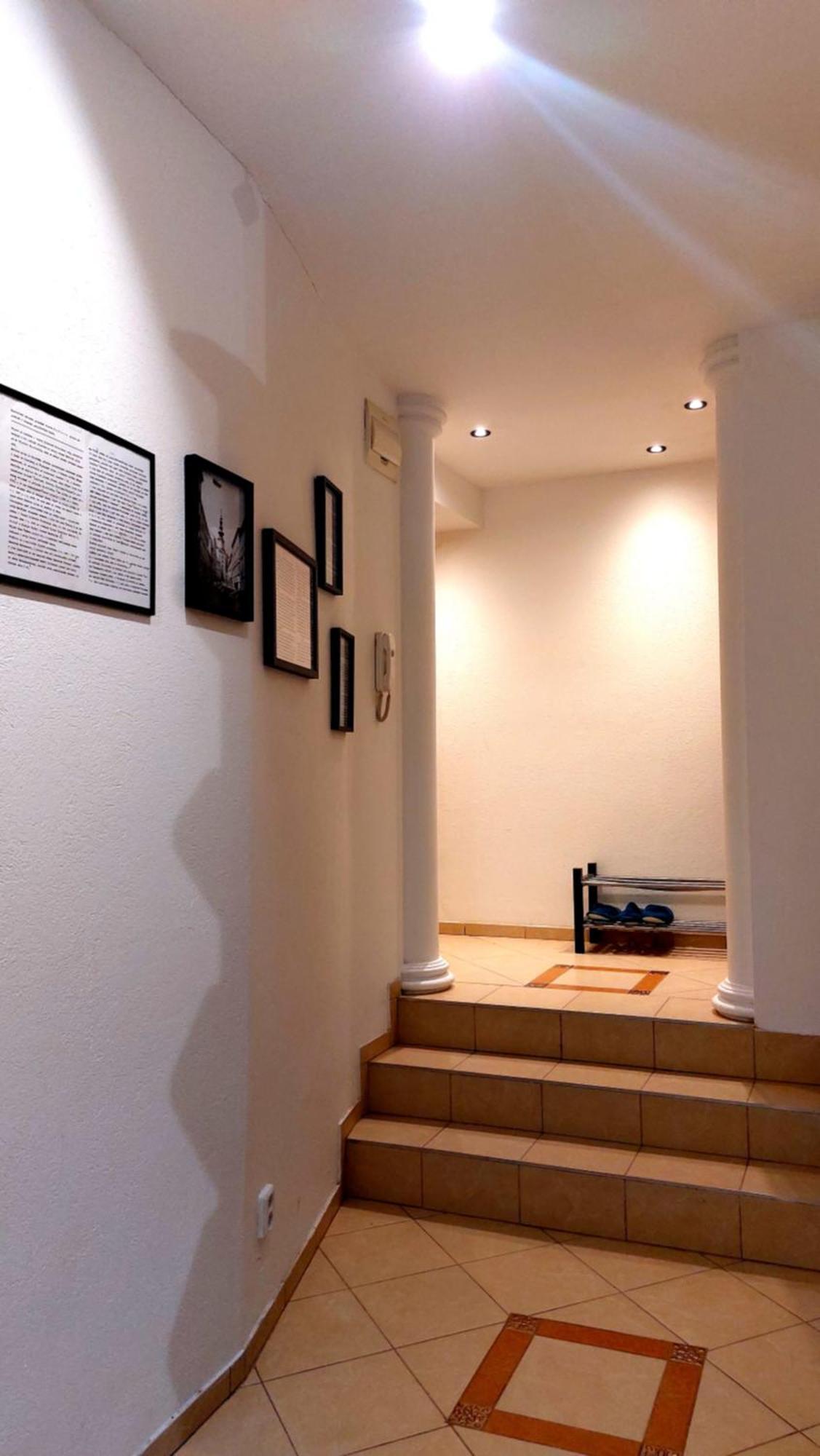 Michael'S Gate Large Apartment In A 15Th-Century Building, Old Town Pressburg Exterior foto